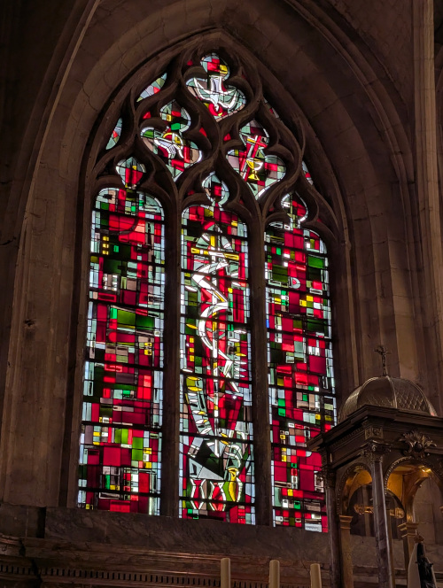 Les vitraux de Jacques Le Chevallier à l'église Saint-Crépin de Château-Thierry (1960)
