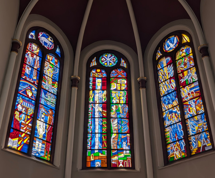 Les vitraux du chœur de l'église des Douze Apôtres de Berlin (1974)