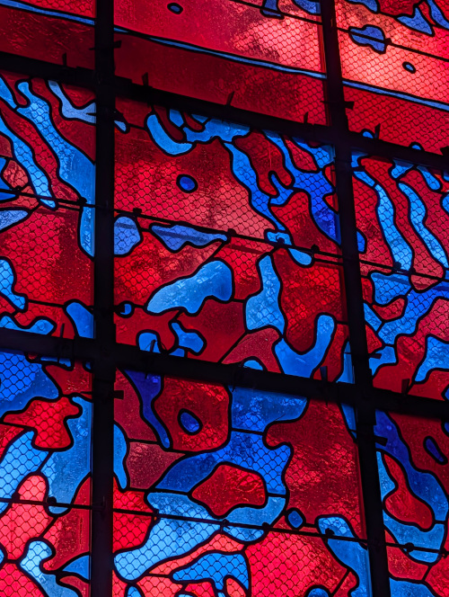 Les vitraux de Patrick Ramette à l'église Saint-Joseph de Pontivy (1992)