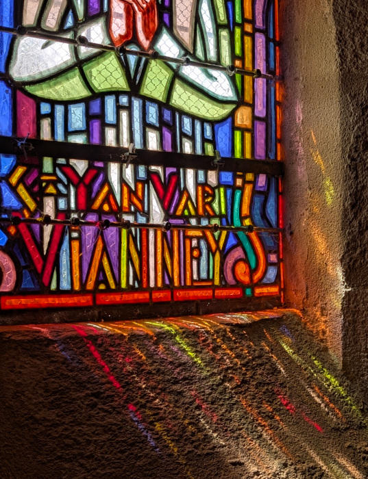 Les vitraux de Job Guével à l'église Saint-Gorgon de Plovan (1944)