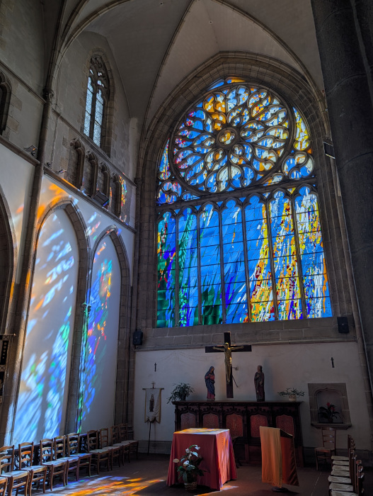 Les vitraux de Jacques Godin à l'ancienne Collégiale Saint-Trémeur (2013)