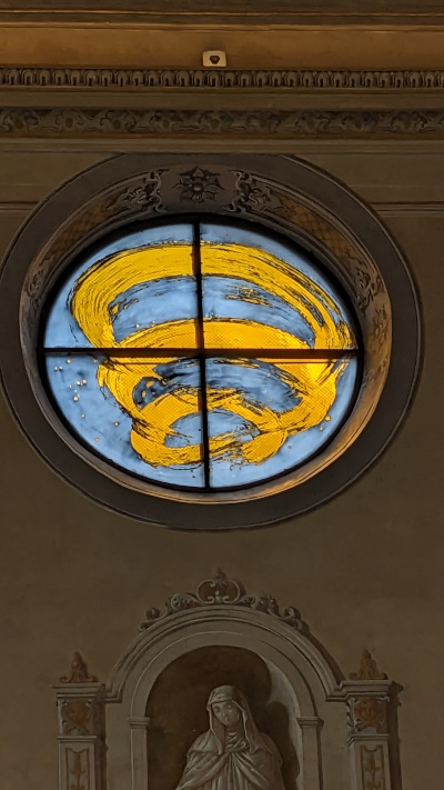 Le vitrail de Fabienne Verdier à l'Hôtel-Dieu-le-Comte, Cité du vitrail (2021)