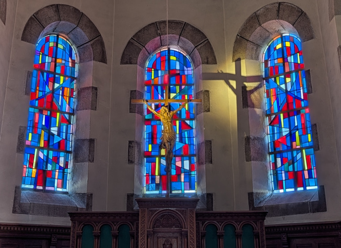 Les vitraux de Constance Leroux à l'église Saint-Marc de Saint-Marc sur Mer (1977)
