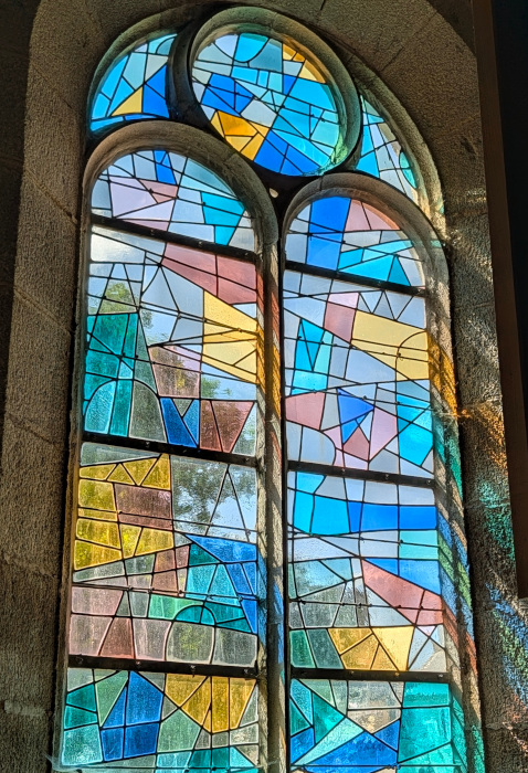 Les vitraux de Jean-Pierre Le Bihan à l'église Saint-Pierre-et-Saint-Paul de Plouguerneau (1976)