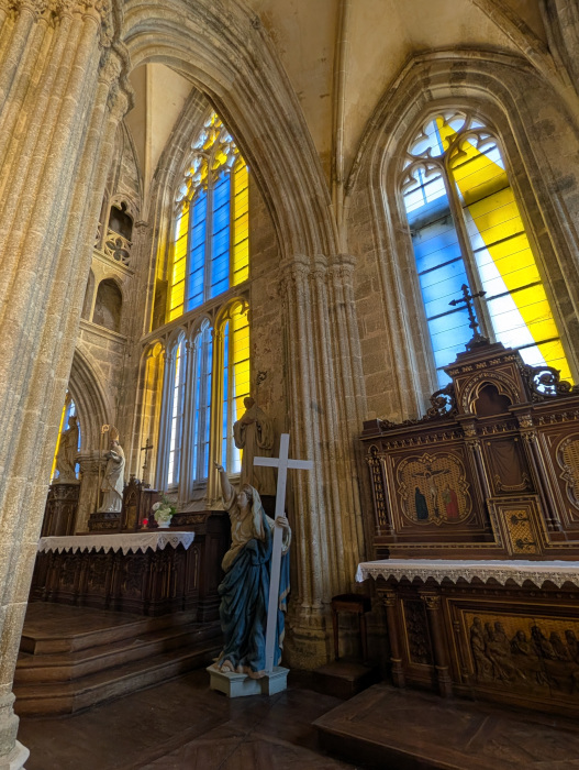Les vitraux de Geneviève Asse et Olivier Debré à la collégiale de Lamballe (2013)