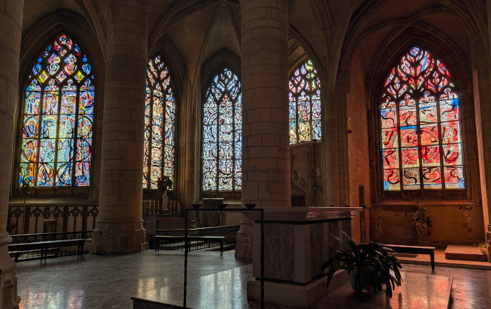 Les vitraux de René Dürrbach à la Basilique de Charleville-Mézières (1979)