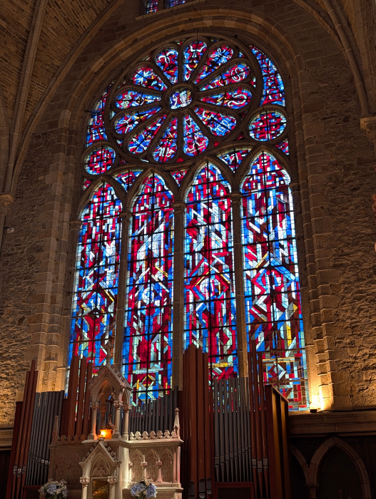 Les vitraux de l'atelier Daumont-Tournel à l'abbaye Saint-Magloire de Léhon (1962)