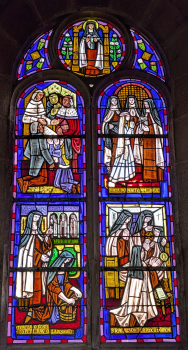Les vitraux de Pierre Toulhoat à l'église Saint-Pierre-et-Saint-Paul de Plouguerneau (1955)