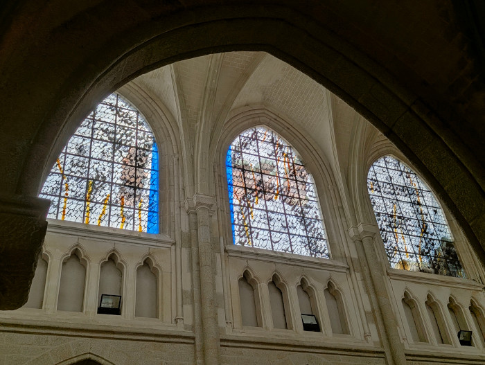 Les vitraux de Gilles Rousvoal à l'église Saint-Joseph de Pontivy (1993)