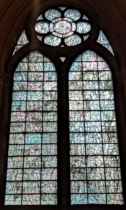 Les vitraux de Brigitte Simon à la cathédrale Notre-Dame de Reims (1981)