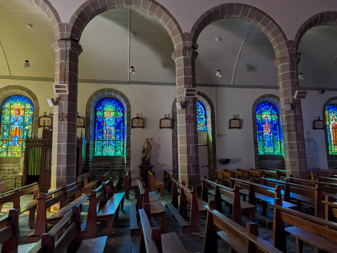 Les vitraux de Job Guével à l'église Notre-Dame de la Fosse de Gouarec (1943)
