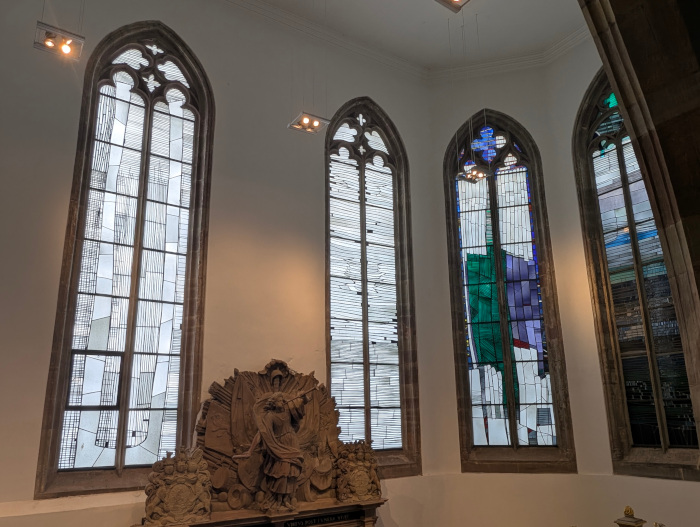 Les vitraux de Georg Meistermann à l'église du château de Sarrebruck (1959)