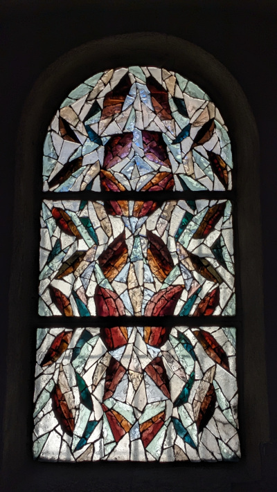 Les vitraux d'Henri Guérin à l'église Saint-Jean-Baptiste de Retournac (1982)